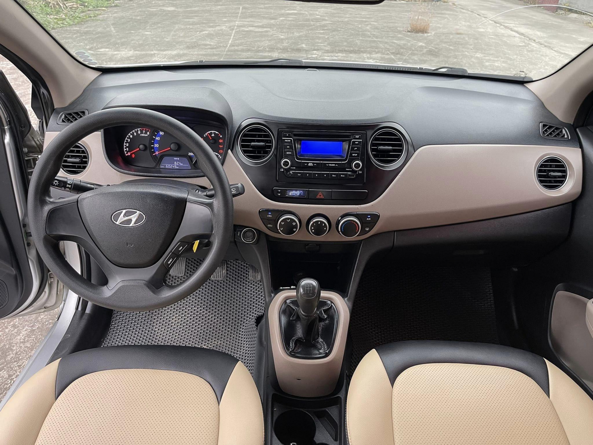 Hyundai i10 lăn bánh 6 năm chào bán với giá chỉ bằng hai chiếc Honda SH 449060