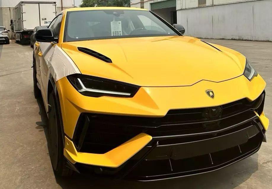 Huấn Hoa Hồng chính thức tậu siêu SUV Lamborghini Urus S giá tiền tỷ? 452012
