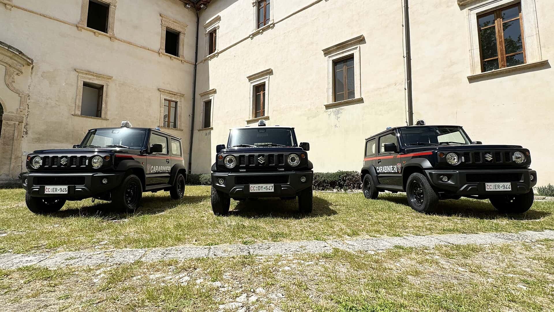 SUV off-road Suzuki Jimny gia nhập đội xe của lực lượng cảnh sát Ý 457067