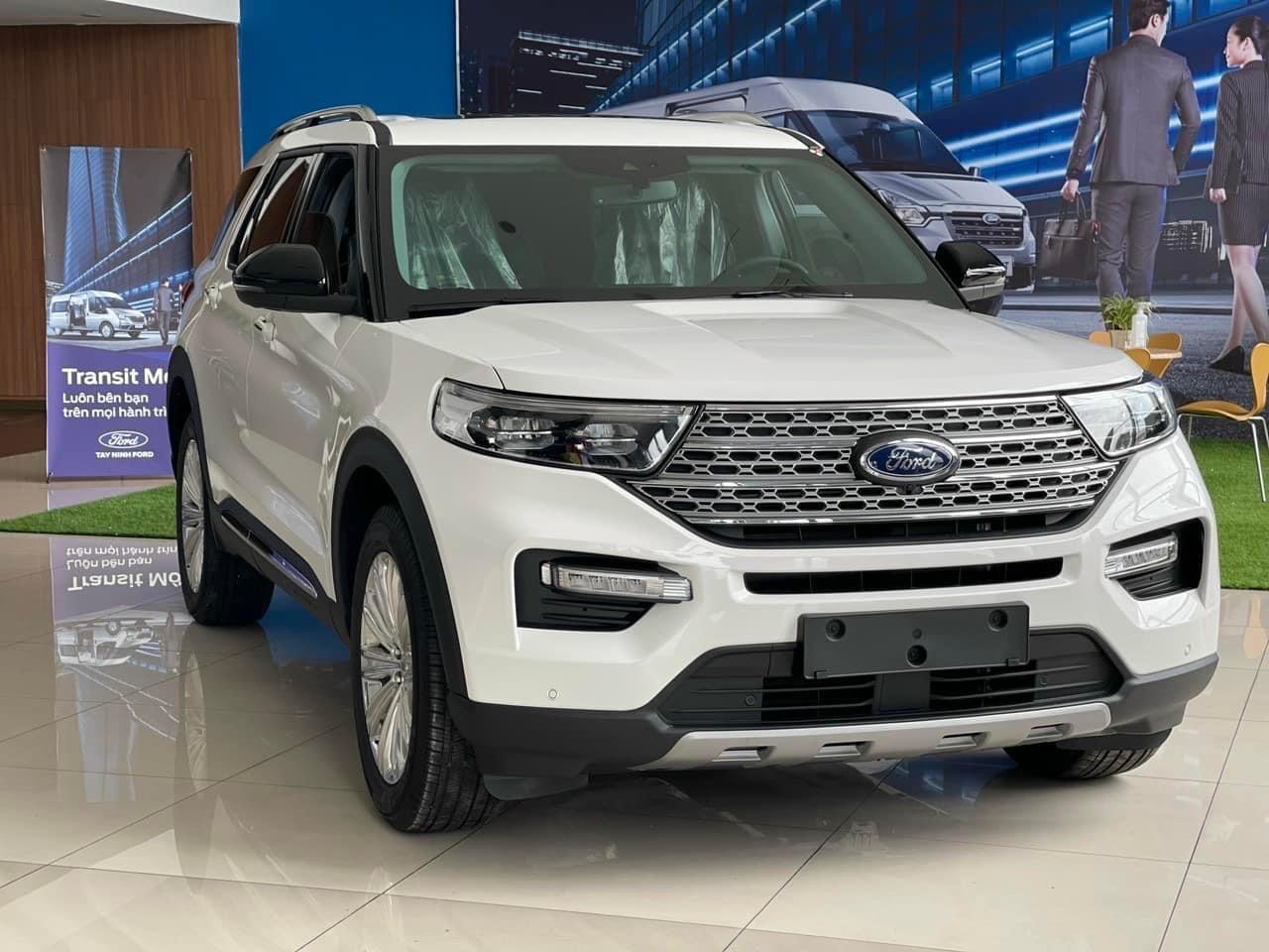 SUV cỡ lớn Ford Explorer âm thầm tăng giá 100 triệu đồng tại Việt Nam 457144