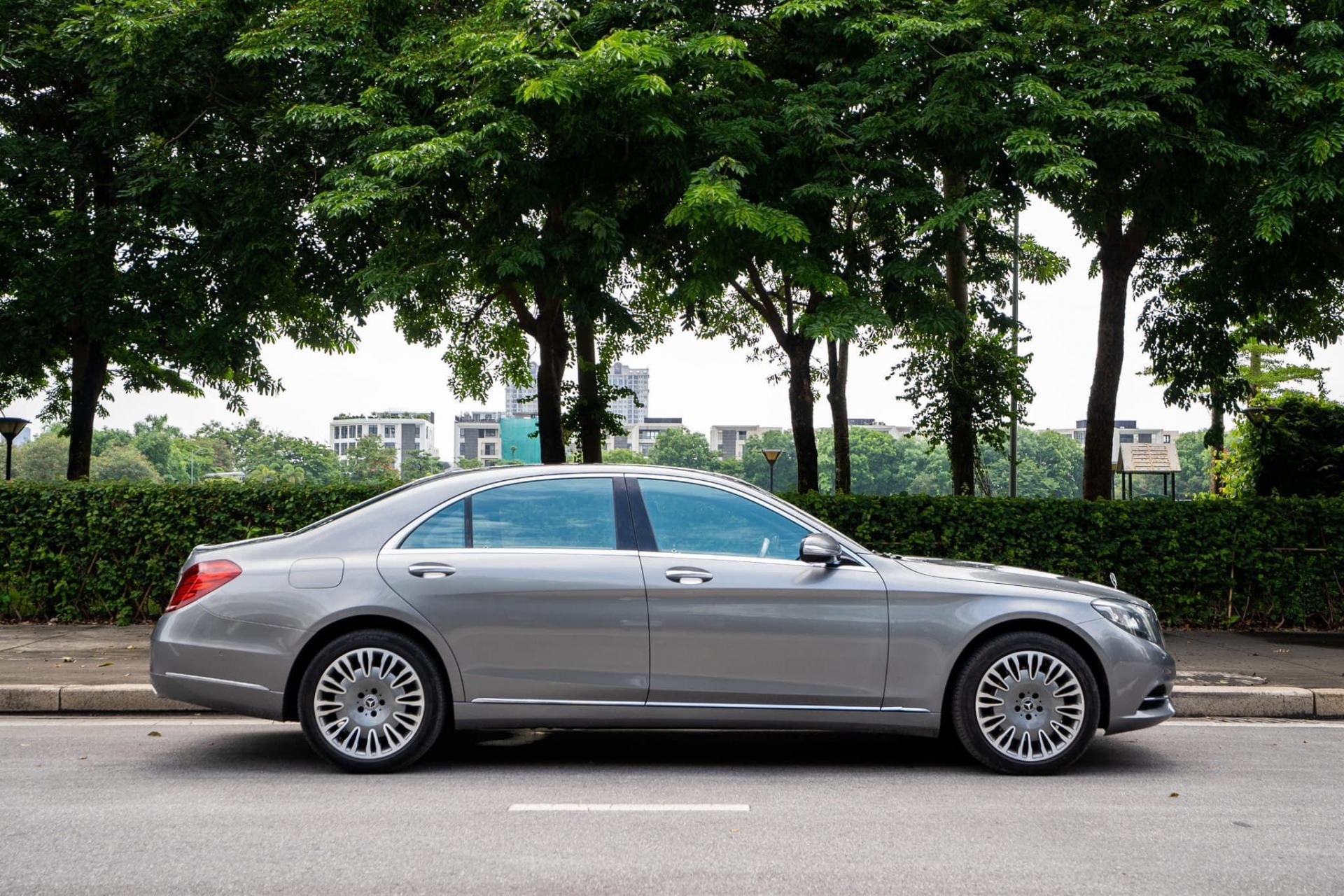 Lăn bánh 10 năm, xe sang Mercedes-Benz S500L rao bán ‘lỗ’ hàng tỷ đồng 467299