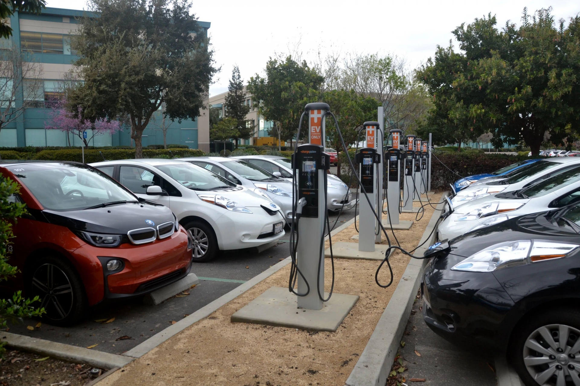 ChargePoint-CT4000-EV-charging-station-2_result