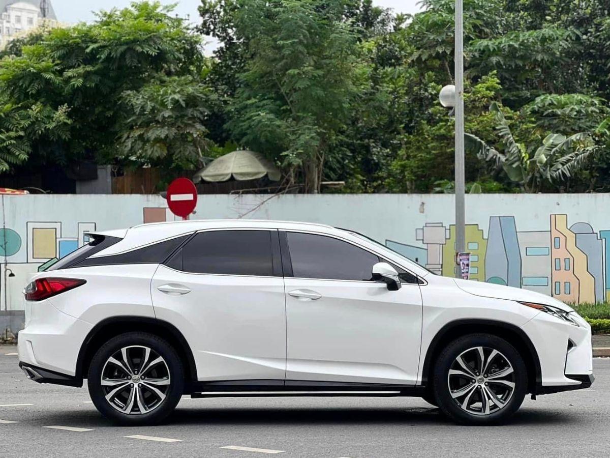 Lăn bánh 8 năm, xe sang Lexus RX 350 2016 rớt giá ngang một chiếc Hyundai Santa Fe 471434