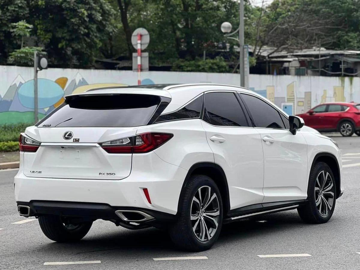 Lăn bánh 8 năm, xe sang Lexus RX 350 2016 rớt giá ngang một chiếc Hyundai Santa Fe 471436