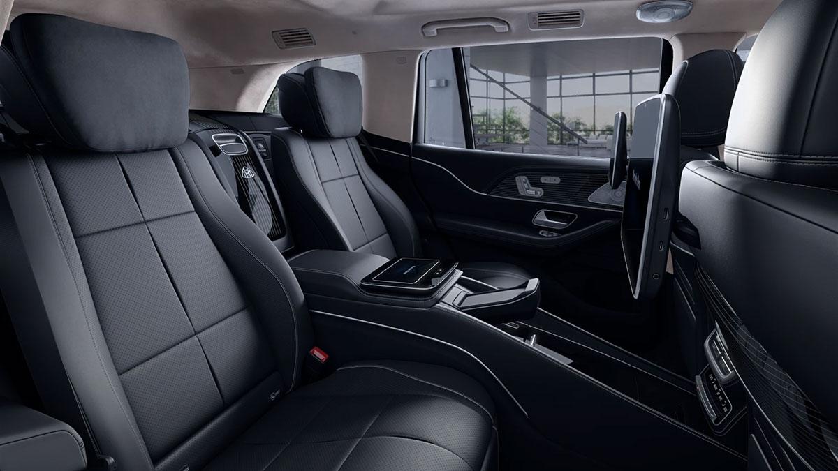 Diễn viên Chi Bảo tặng vợ bộ đôi xế sang Mercedes giá hơn 15 tỷ đồng nhân ngày sinh nhật 476494