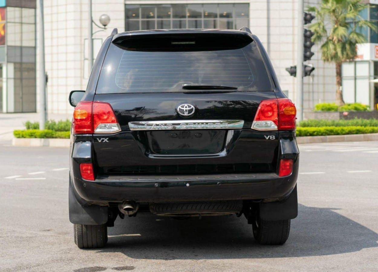 ‘SUV chủ tịch’ Toyota Land Cruiser 2015 lăn bánh 9 năm mất giá gần 1 nửa 479737