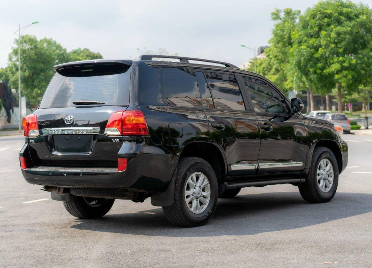 ‘SUV chủ tịch’ Toyota Land Cruiser 2015 lăn bánh 9 năm mất giá gần 1 nửa 479739