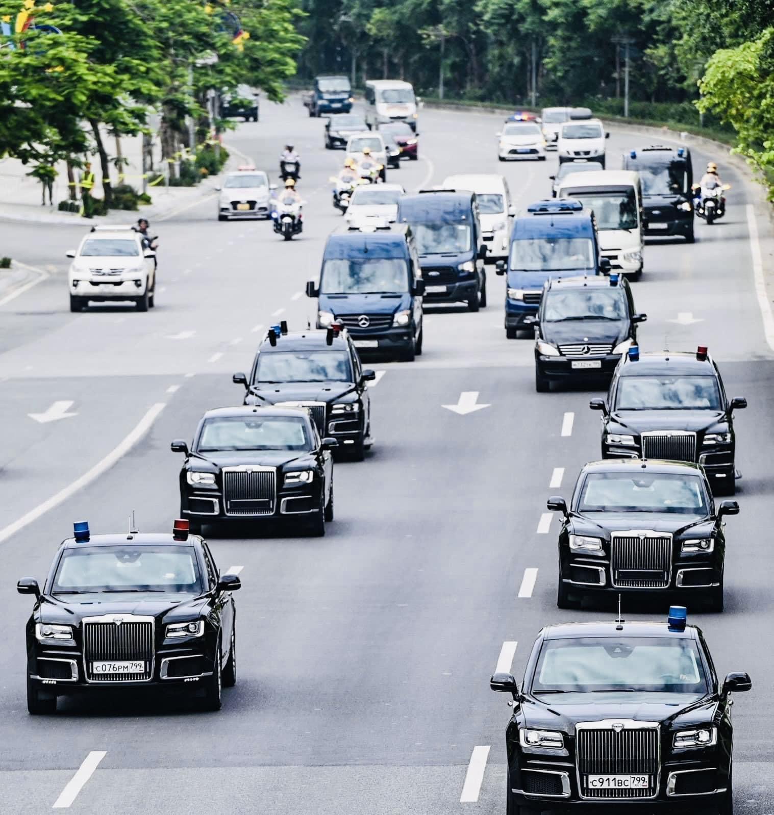 Dàn xe đặc chủng sắp tháp tùng Tổng thống Nga Putin lăn bánh trên đường phố Hà Nội 483577