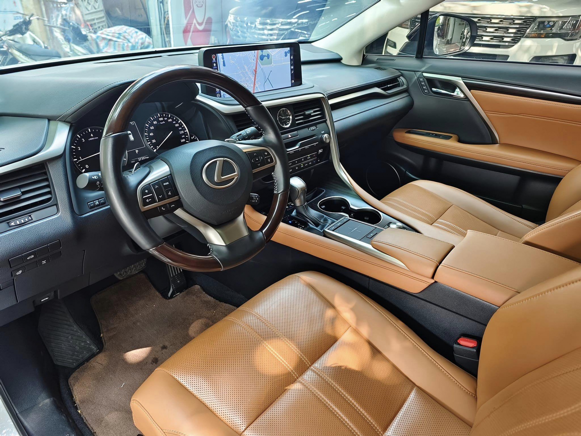 Lexus RX 300 2021 lăn bánh 3 năm tại Việt Nam rao bán với giá bao nhiêu? 484531