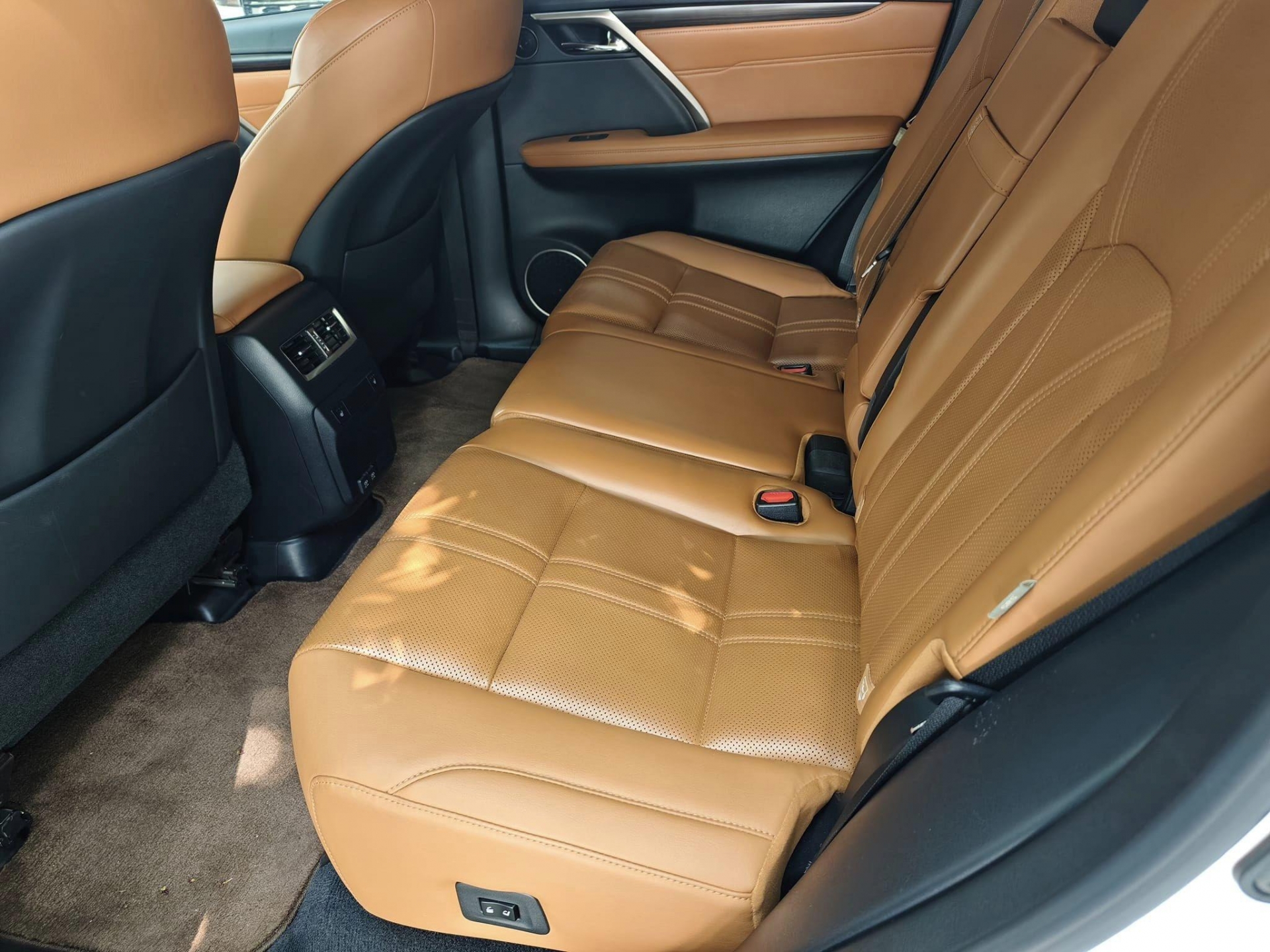 Lexus RX 300 2021 lăn bánh 3 năm tại Việt Nam rao bán với giá bao nhiêu? 484532