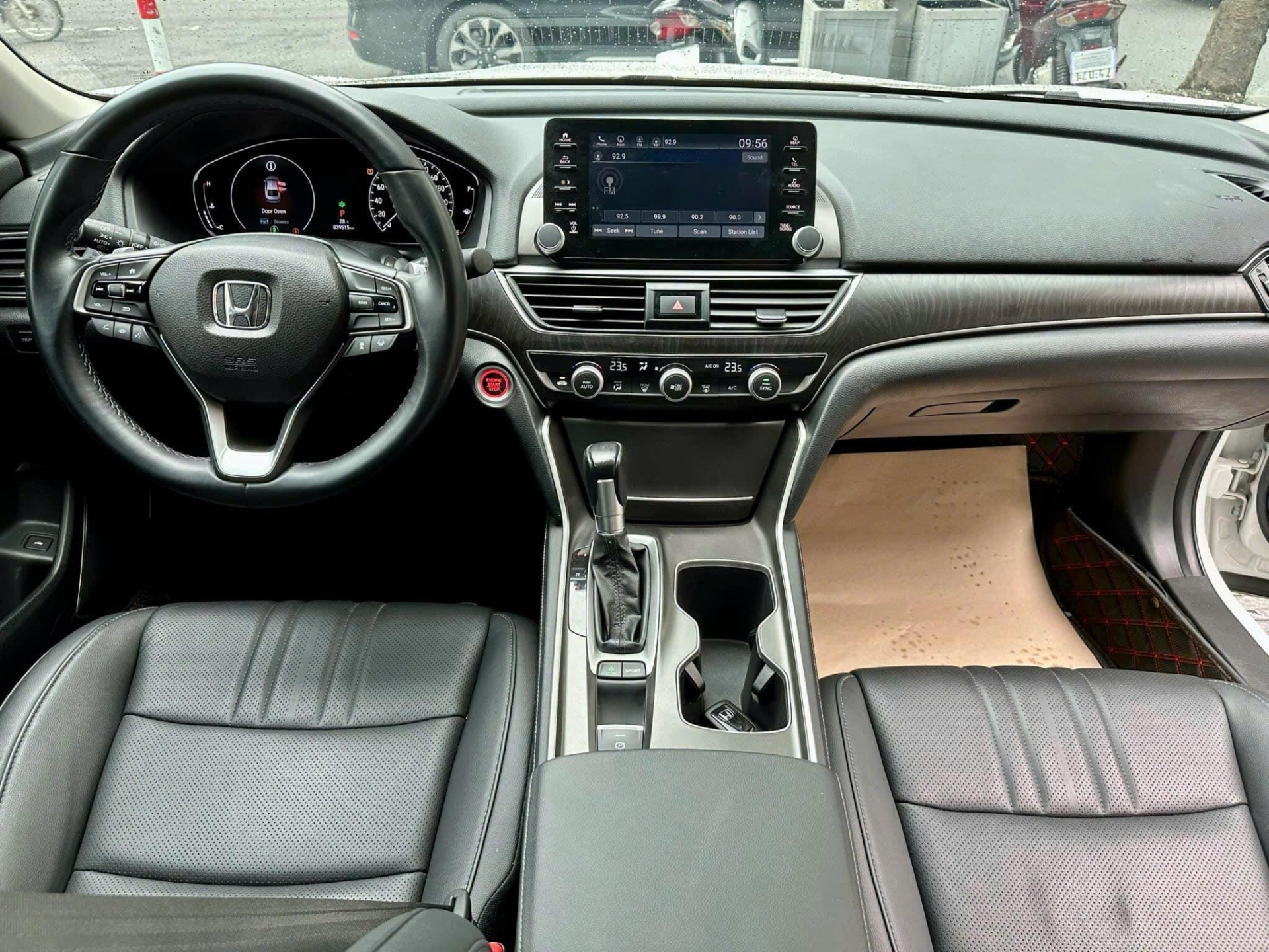 Honda Accord 2022 chạy ‘lướt’ 2 năm tại Việt Nam rao bán giá khó tin 528640