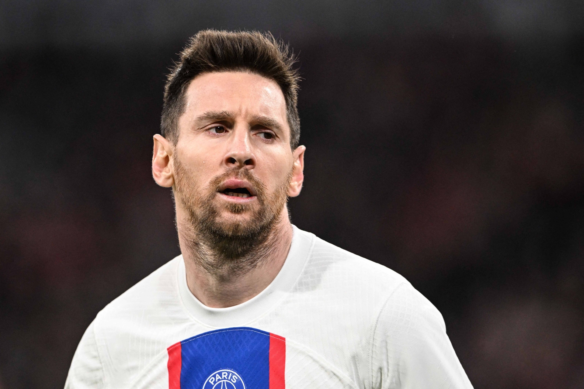 Messi suýt trở thành 'nạn nhân' của CĐV quá khích sau thất bại tại cúp C1 256440