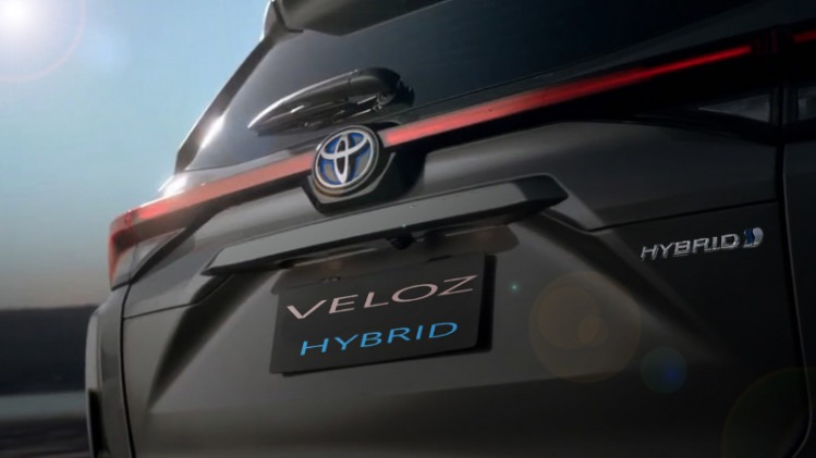 hybrid-badge-toyota-x3614