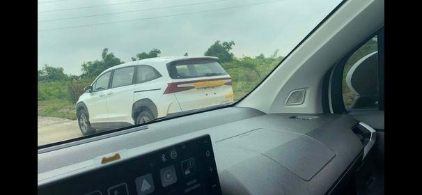 Đối thủ của Kia Carnival lộ hình ảnh chạy thử tại Việt Nam 284079