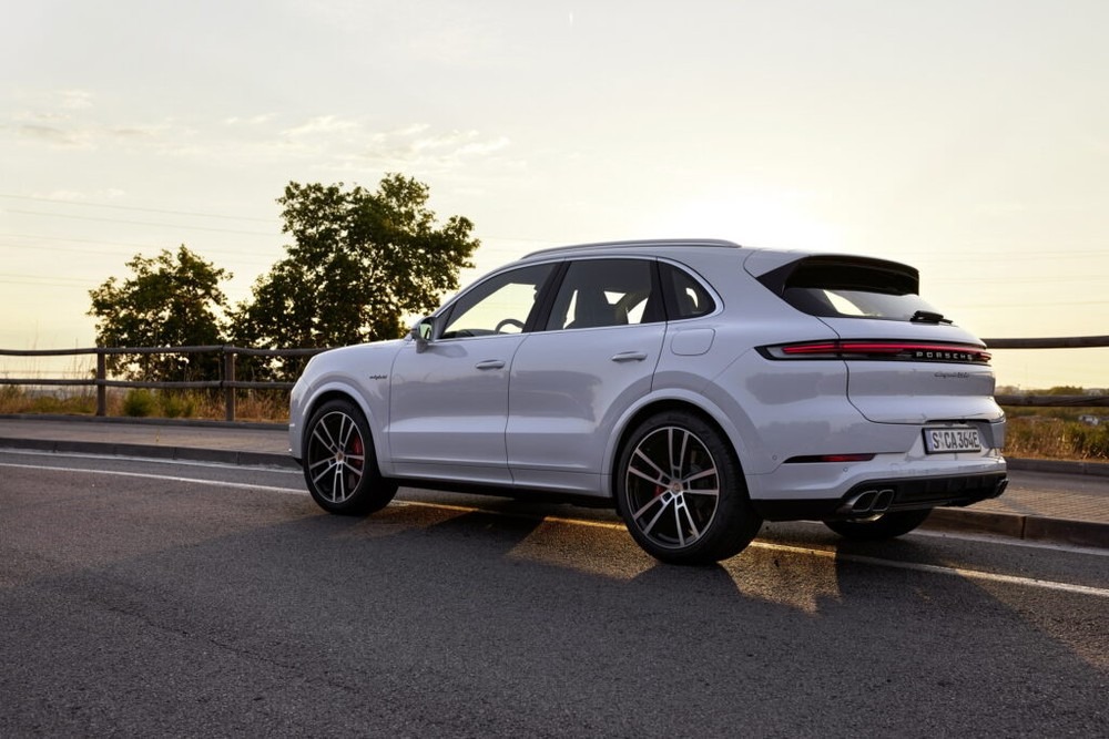 porsche-cayenne-turbo-e-hybrid-2