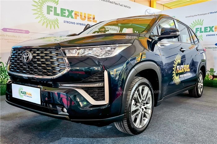 innova-hycross-flex-fuel-2905