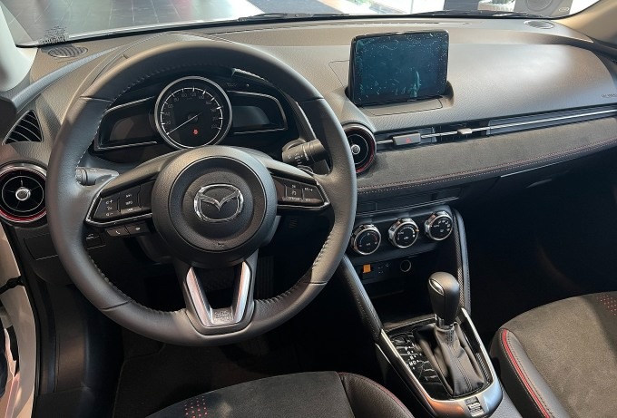 Cận cảnh Mazda2 2023 tại đại lý: Nâng cấp nhẹ về thiết kế, tăng giá bán 335503