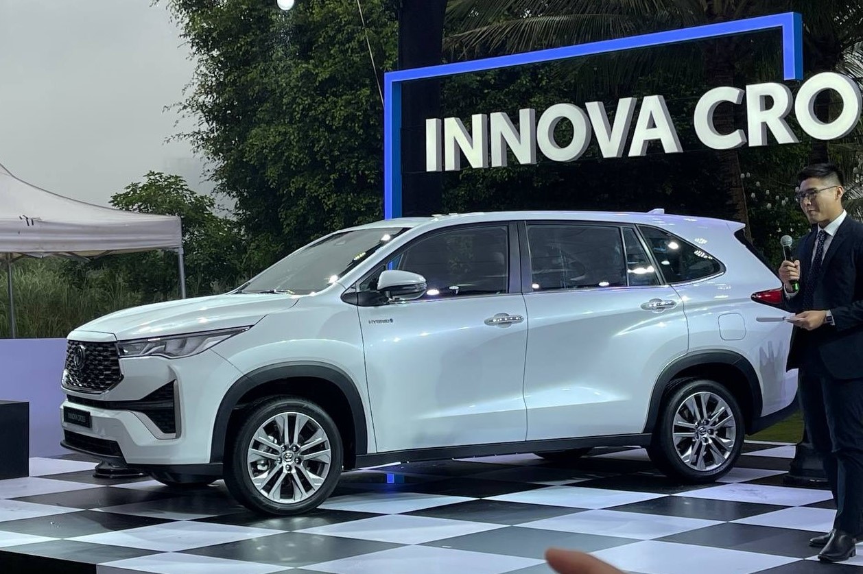 So sánh chi tiết 2 phiên bản của Toyota Innova Cross mới ra mắt 340734