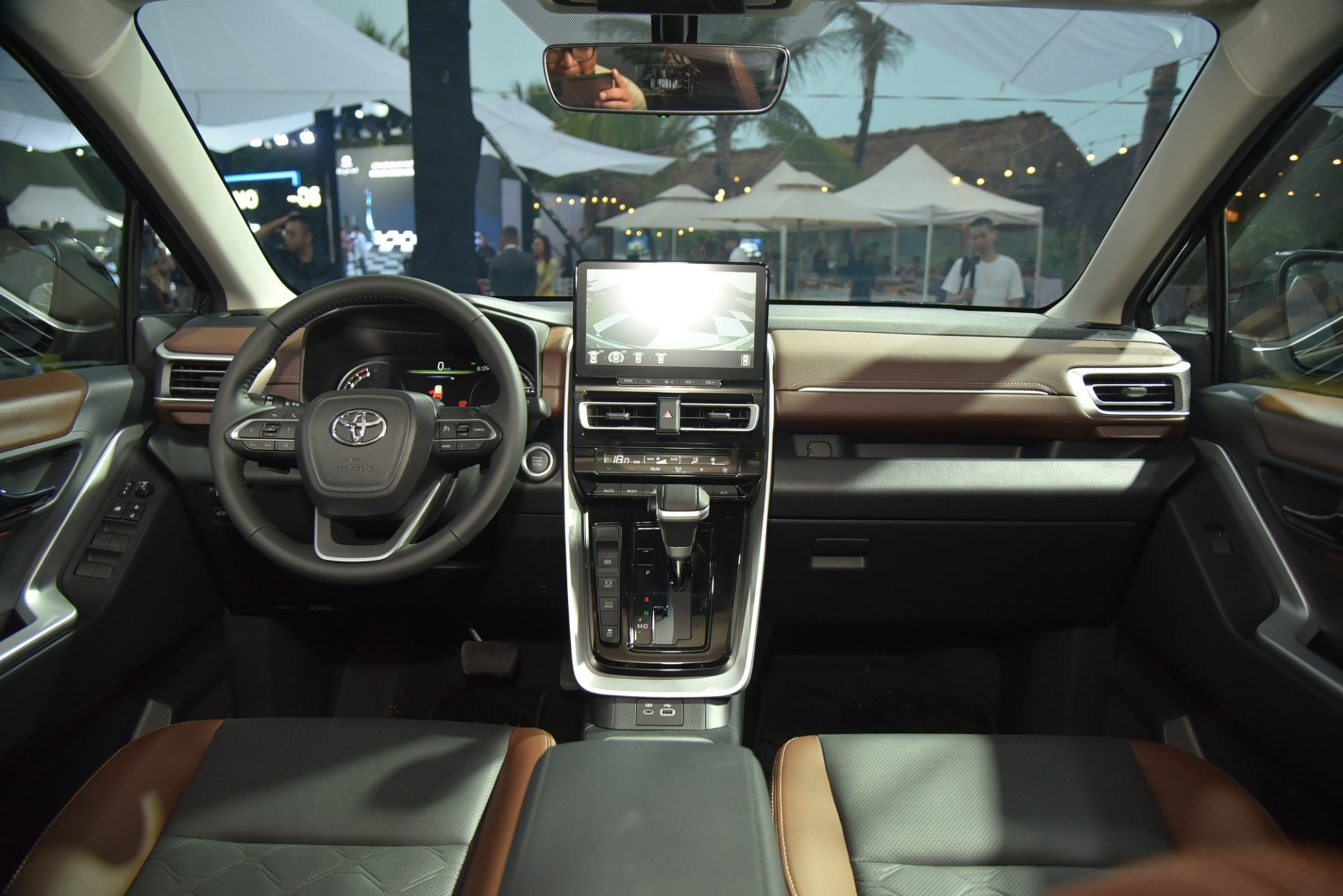 So sánh chi tiết 2 phiên bản của Toyota Innova Cross mới ra mắt 340738
