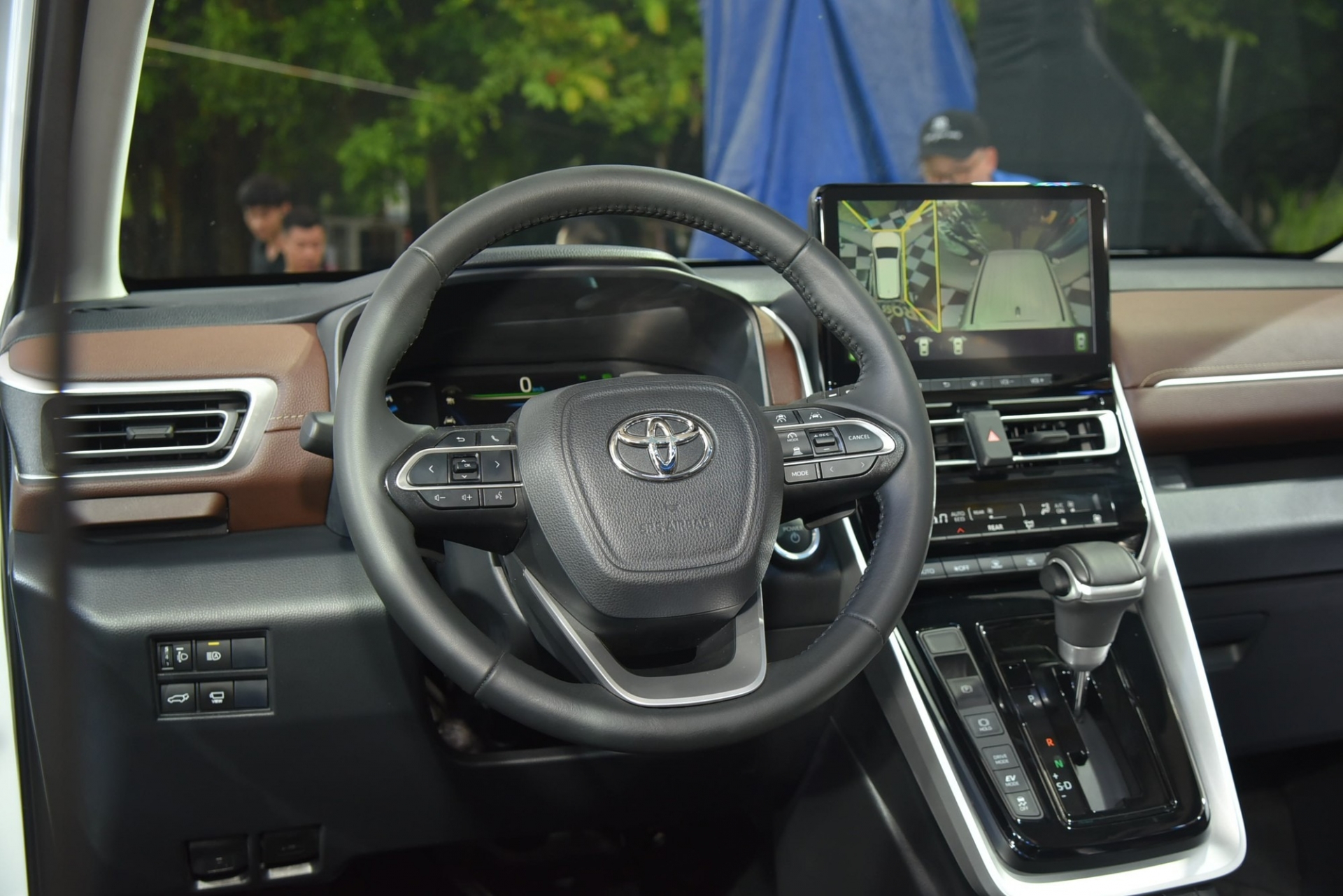 So sánh chi tiết 2 phiên bản của Toyota Innova Cross mới ra mắt 340741