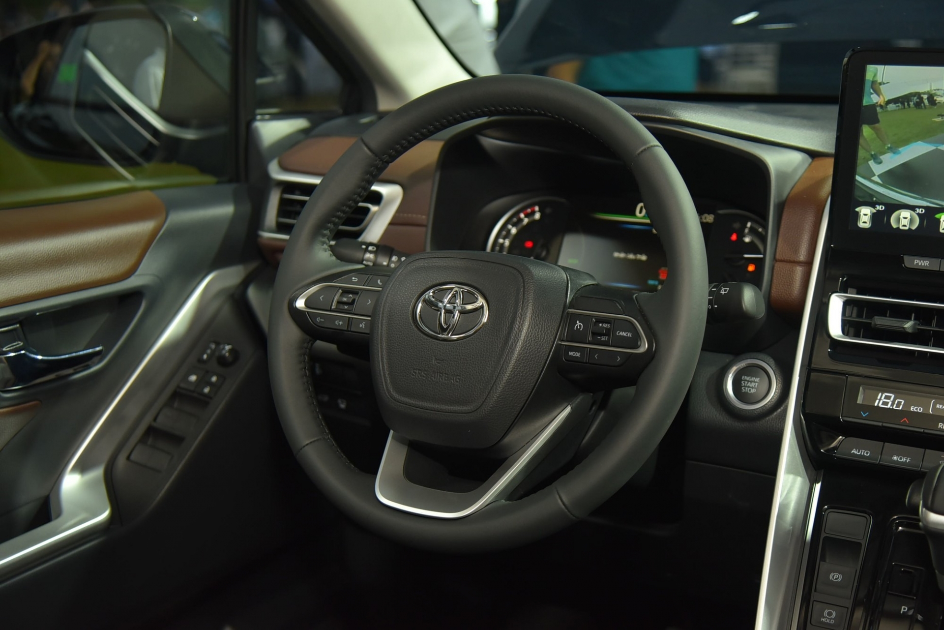 So sánh chi tiết 2 phiên bản của Toyota Innova Cross mới ra mắt 340742