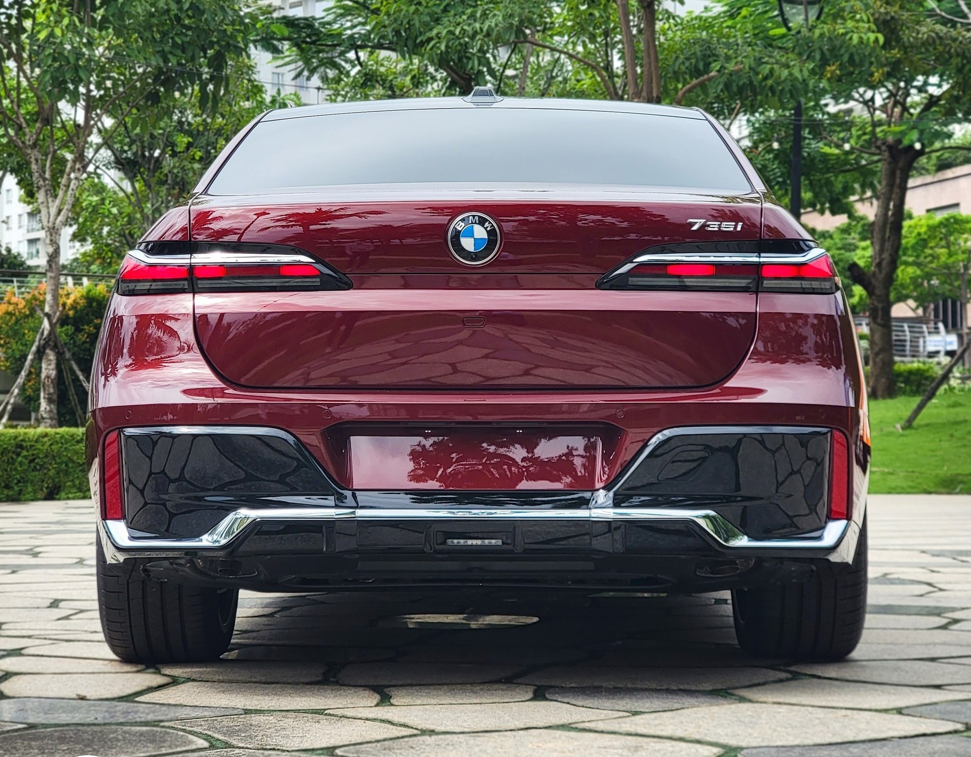 Xe sang BMW 7-Series tiếp tục giảm giá gần nửa tỷ đồng, tăng sức đấu S-Class 342144