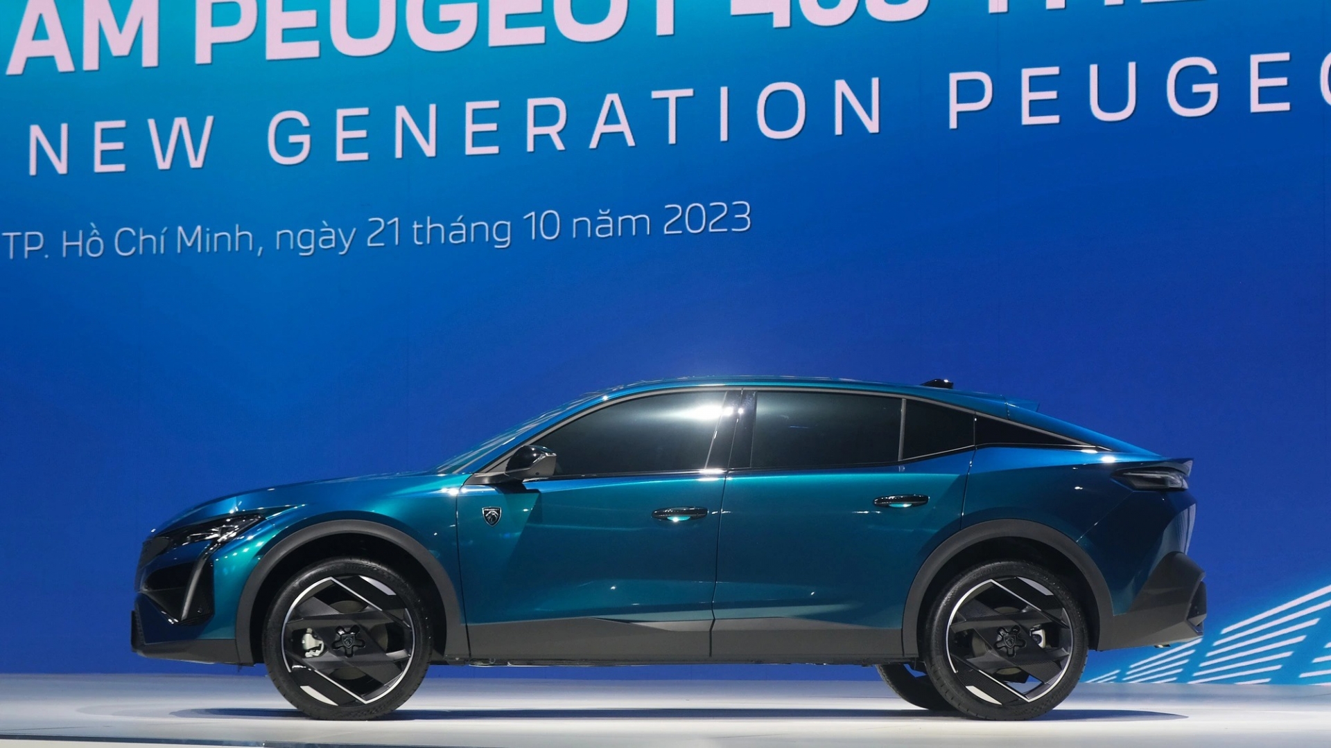 ngang-peugeot-408-16978598649041