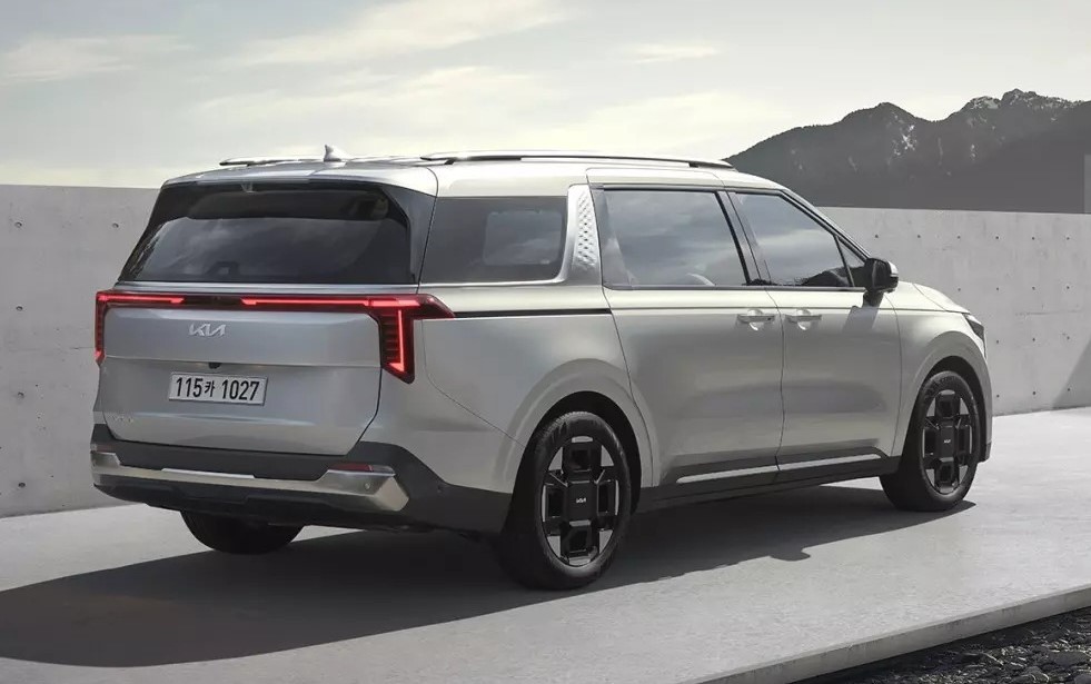 Kia Carnival 2024 lộ thiết kế ngoại thất, bổ sung động cơ hybrid tiết kiệm xăng 347447