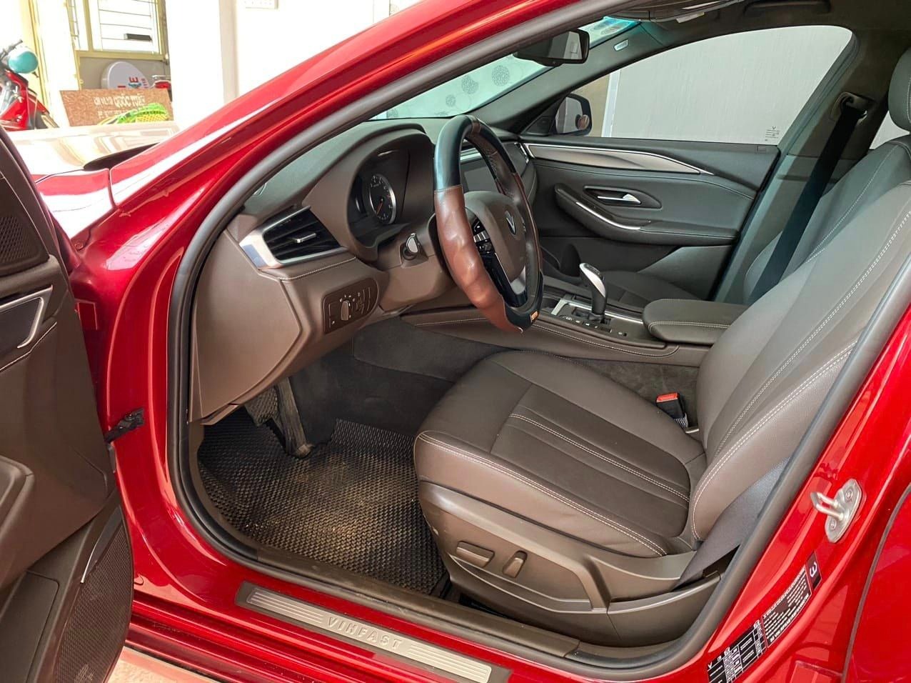 VinFast Lux A2.0 chạy lướt xuống giá khó tin chỉ sau 1 năm lăn bánh 348940