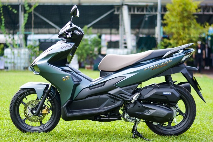 Giá xe máy Honda tiếp tục dò 