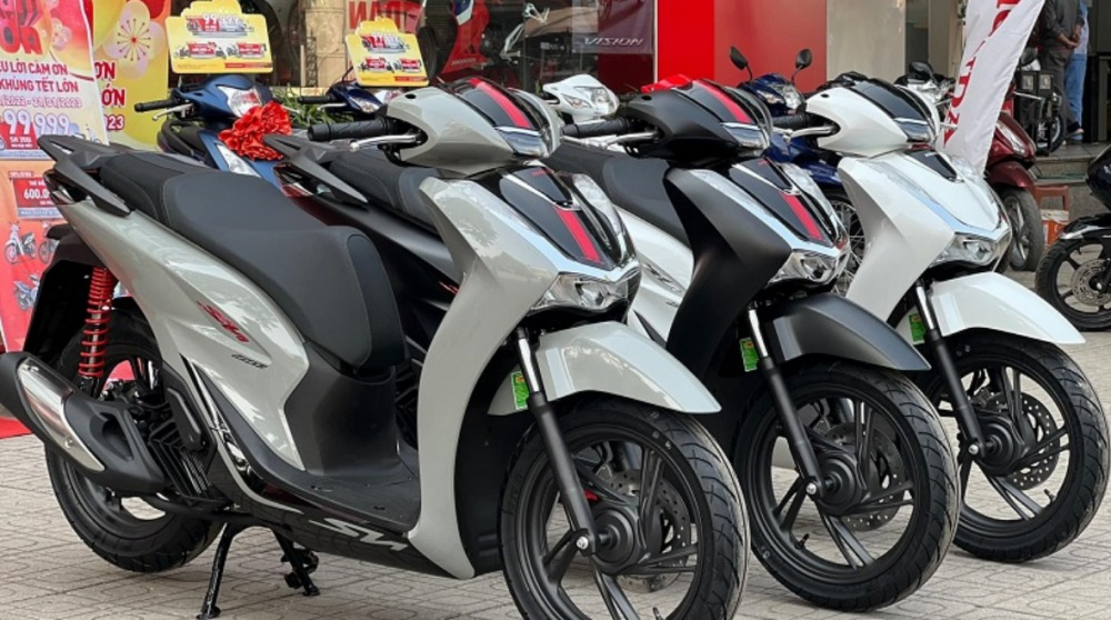 Giá xe máy Honda tiếp tục dò 