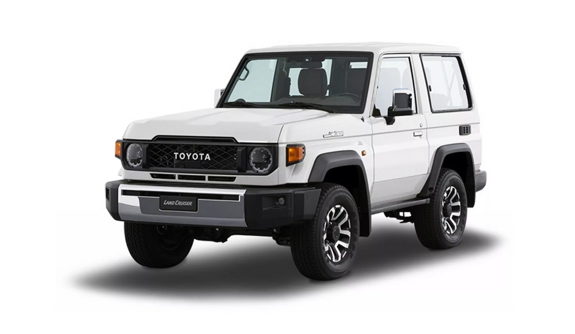 Toyota Land Cruiser 70 Series vén màn phiên bản 3 cửa: Trang bị động cơ V6, giá quy đổi từ 1,12 tỷ đồng 364229