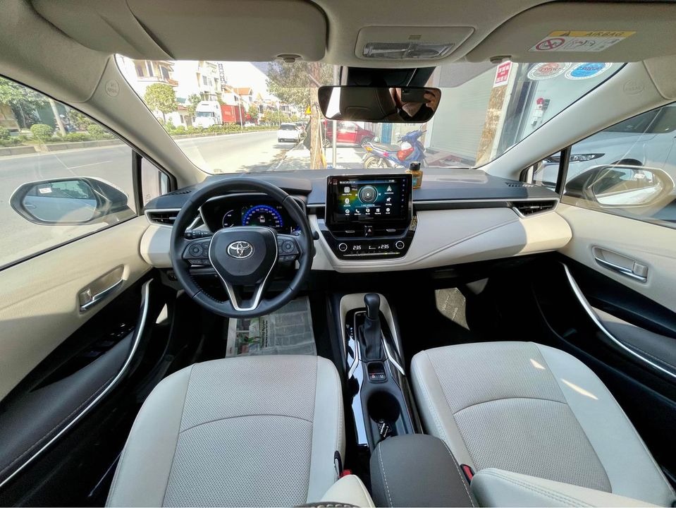 Bất ngờ giá chào bán của Toyota Corolla Altis Hybrid 