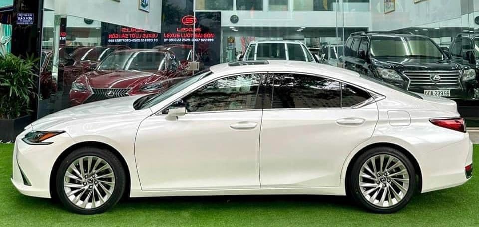 Sau 5 năm lăn bánh, Lexus ES 250 'lướt' rớt giá ngỡ ngàng trên sàn xe cũ 404847