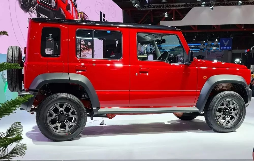 Suzuki Jimny 5 cửa ra mắt thị trường thứ hai tại Đông Nam Á, giá quy đổi từ hơn 700 triệu đồng 406511