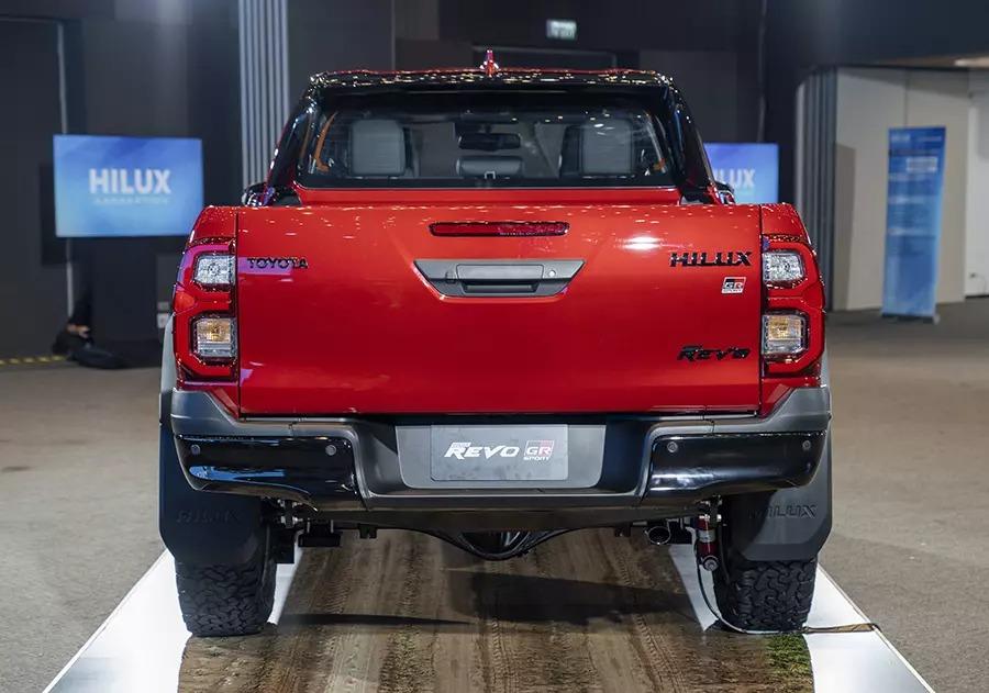 Toyota Hilux GR Sport 2024 mở bán tại Đông Nam Á, giá quy đổi từ hơn 1 tỷ đồng 425781