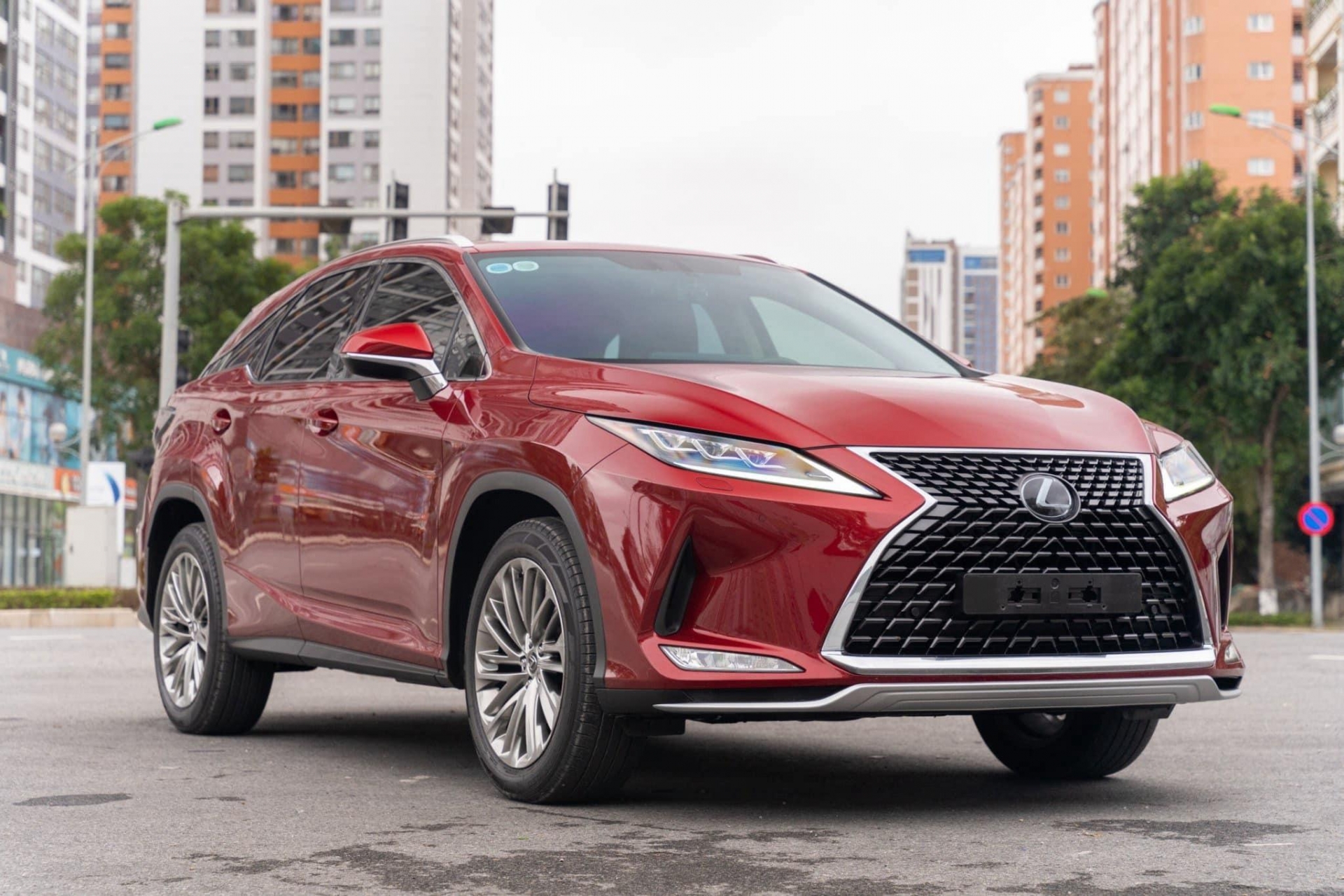Bất ngờ giá chào bán của Lexus RX 300 cũ sau 4 năm lăn bánh