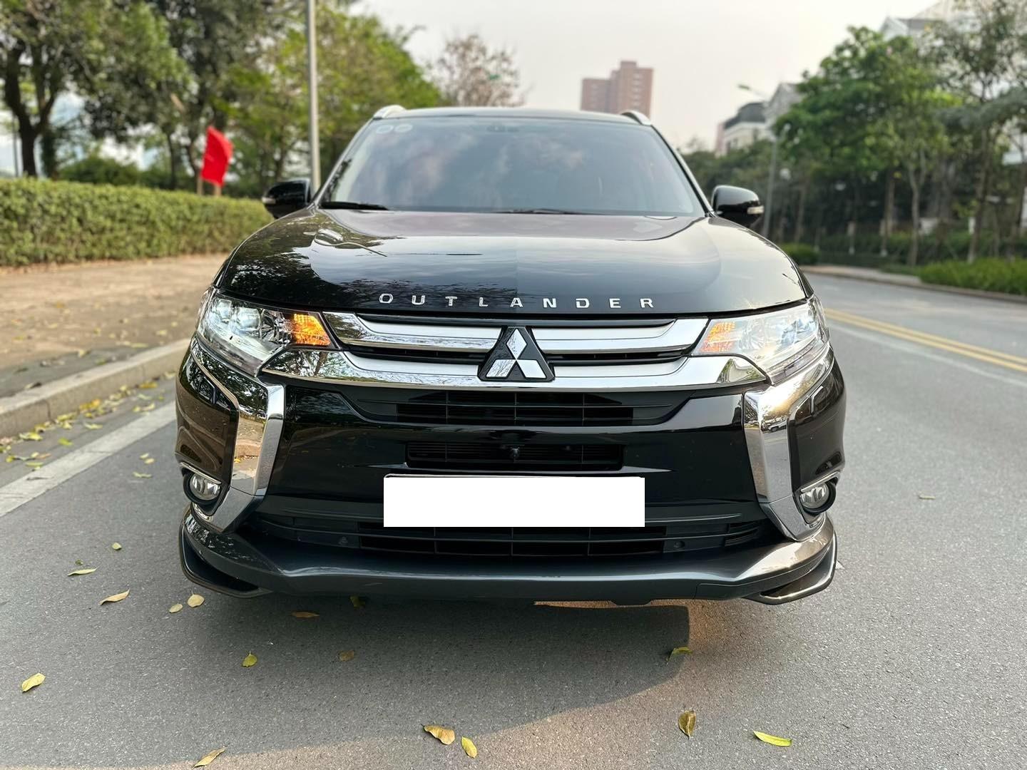 Lăn bánh hơn 2 vạn km, Mitsubishi Outlander cũ trượt giá ngang một chiếc Xpander 'đập hộp' 434417