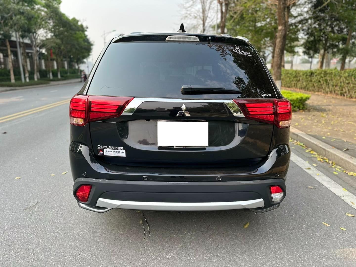 Lăn bánh hơn 2 vạn km, Mitsubishi Outlander cũ trượt giá ngang một chiếc Xpander 'đập hộp' 434418