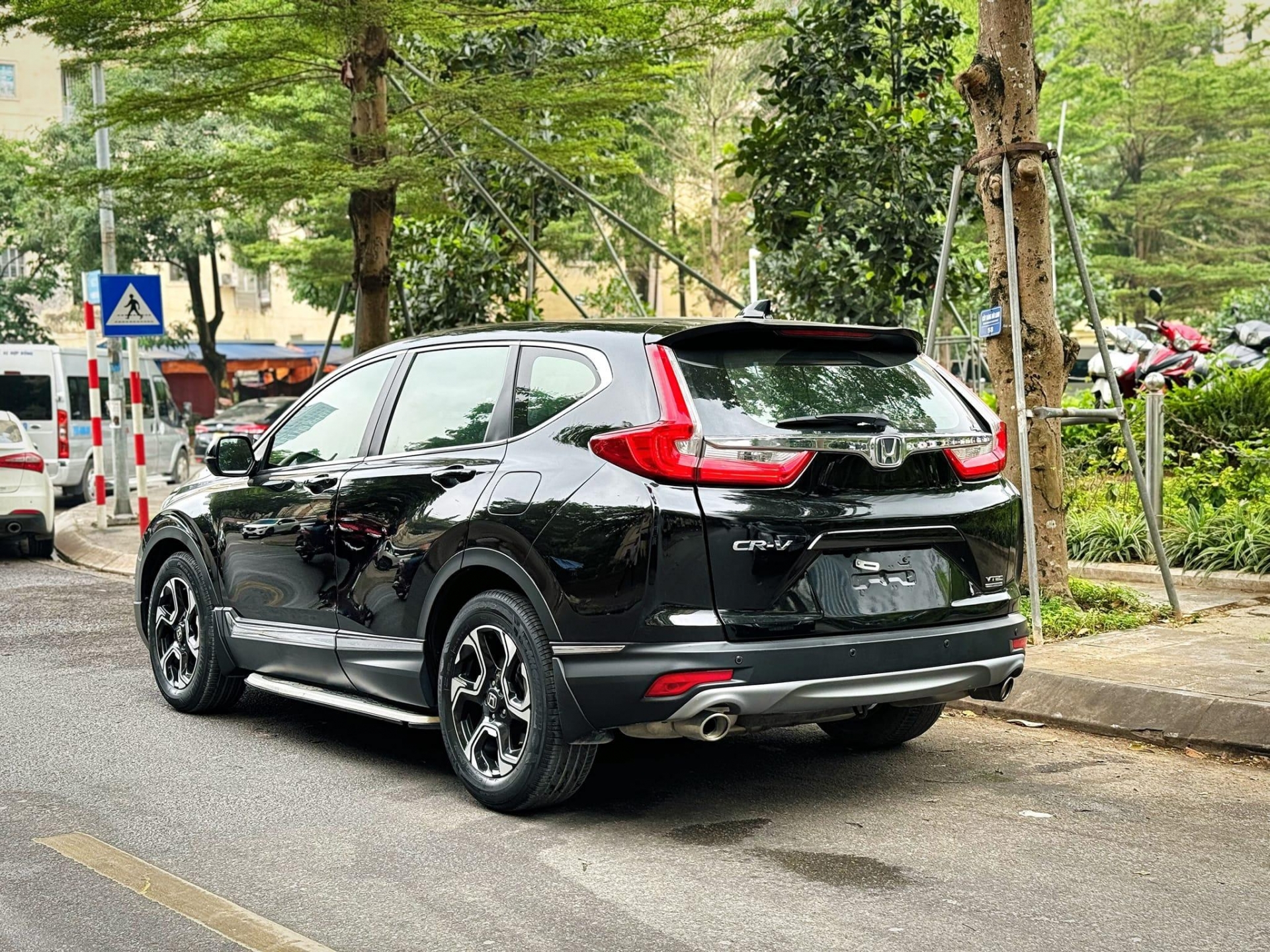 Sau 5 năm sử dụng, Honda CR-V cũ trượt giá ngang một chiếc Toyota Vios 'đập hộp' 444057