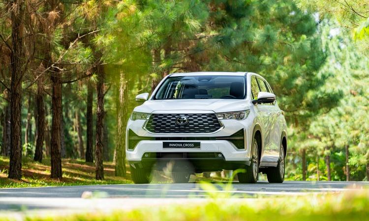 Hyundai Custin giảm giá sâu kỷ lục tại đại lý, quyết đấu Toyota Innova Cross 449174