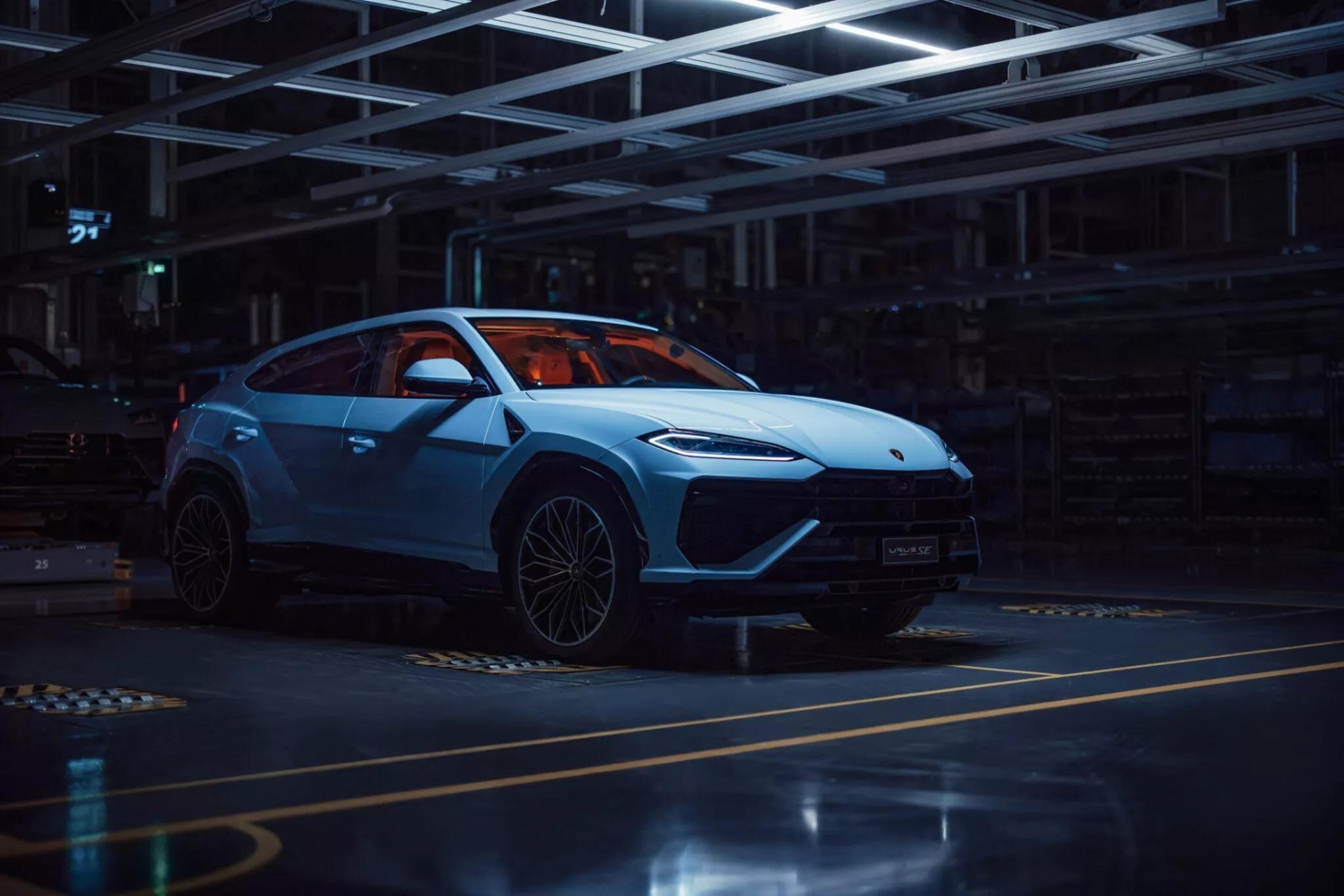 Siêu SUV lai điện Lamborghini Urus SE báo giá gần 14,8 tỷ tại Việt Nam, cạn xăng vẫn chạy được 55 km 453073