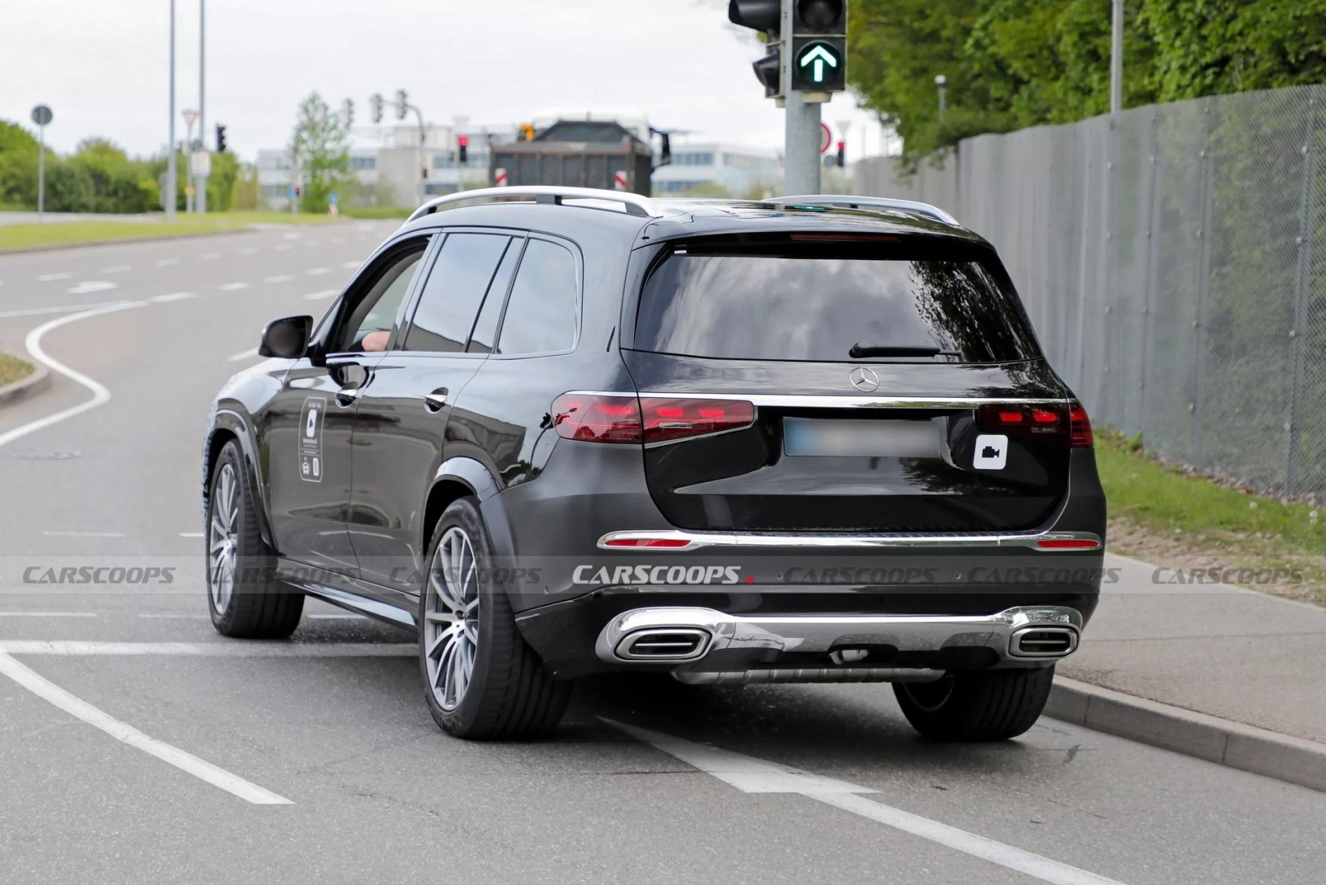 Mercedes-Maybach-GLS-Facelift-Sc (1)