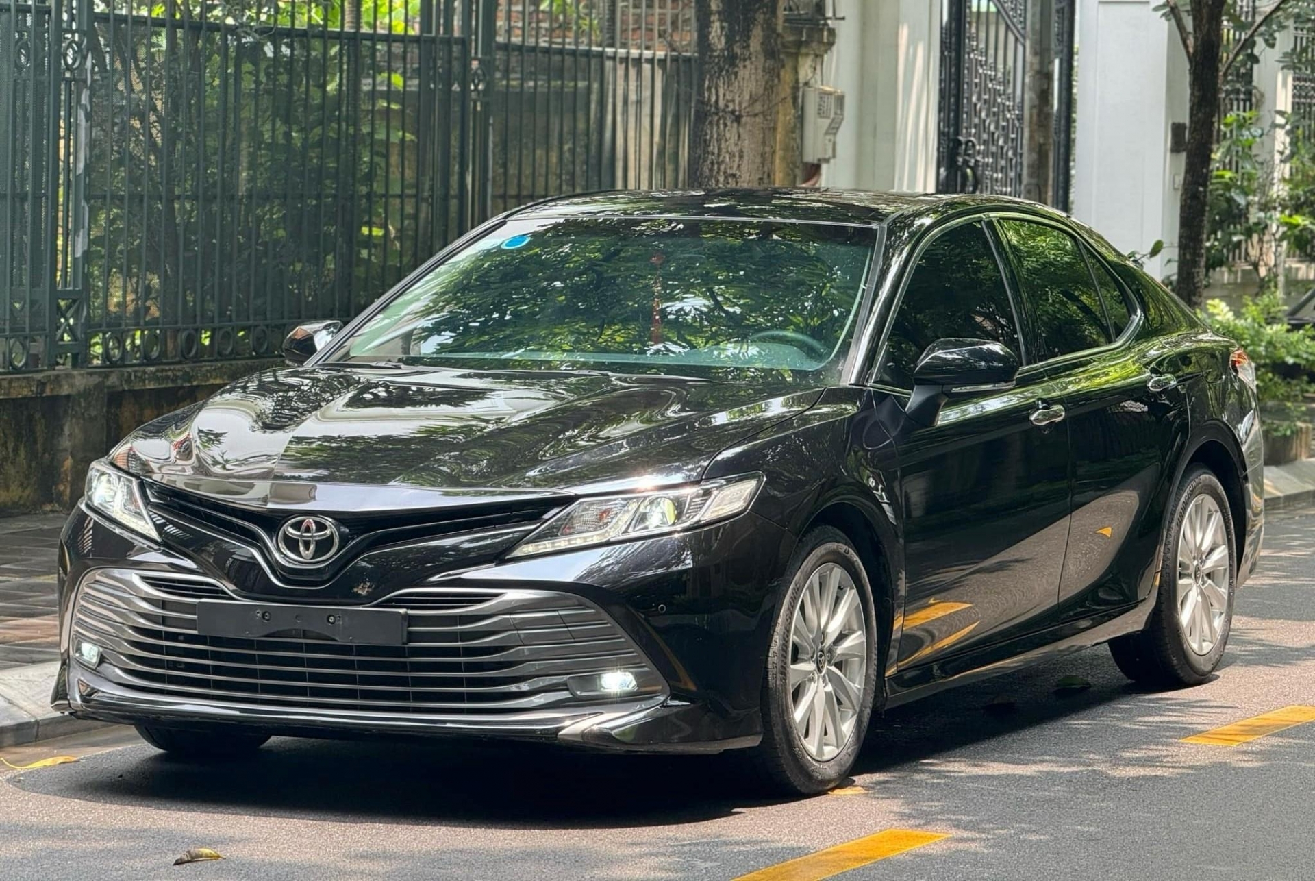 Bất ngờ giá chào bán của Toyota Camry cũ sau 4 năm lăn bánh 458778