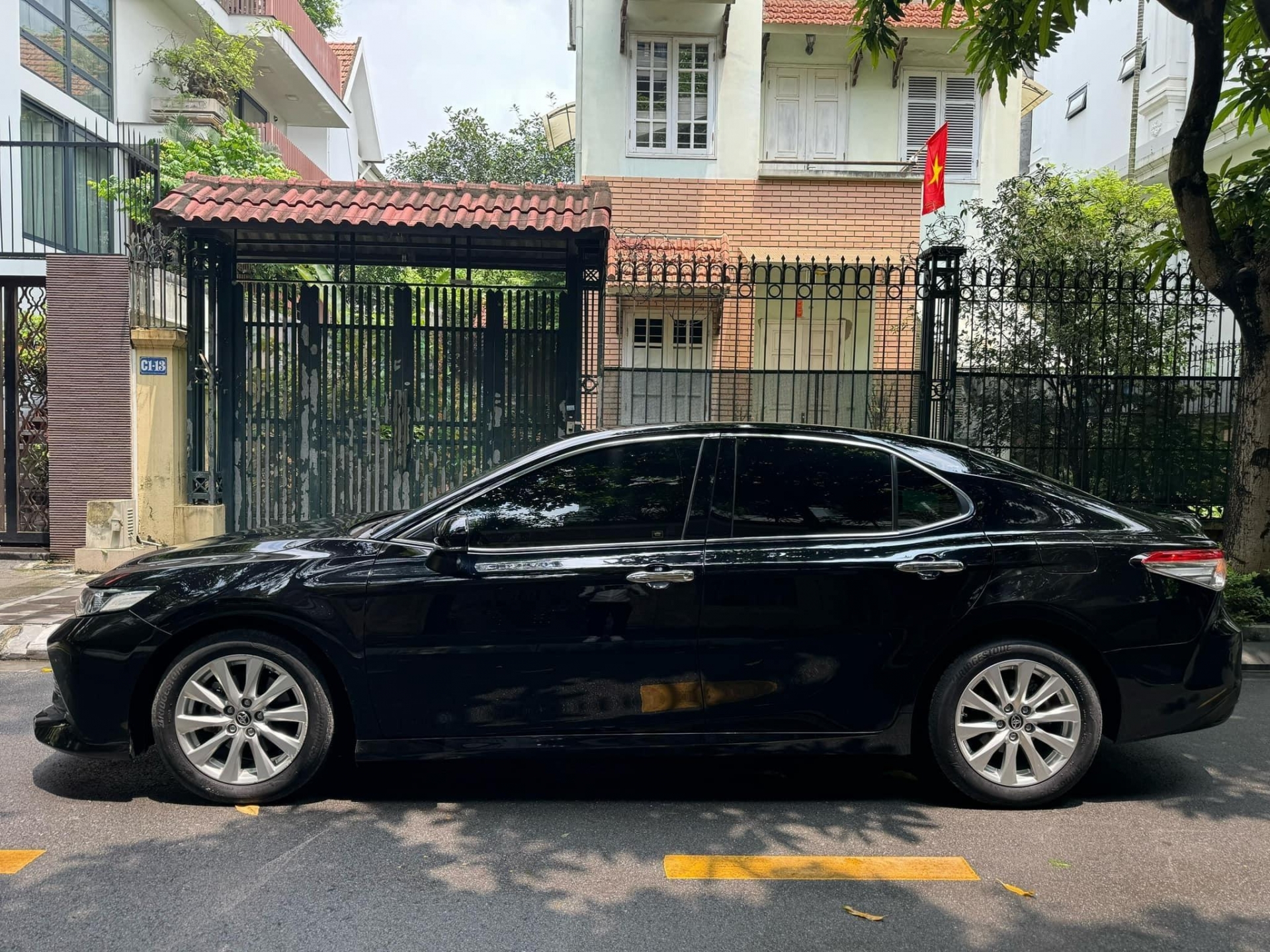 Bất ngờ giá chào bán của Toyota Camry cũ sau 4 năm lăn bánh 458779