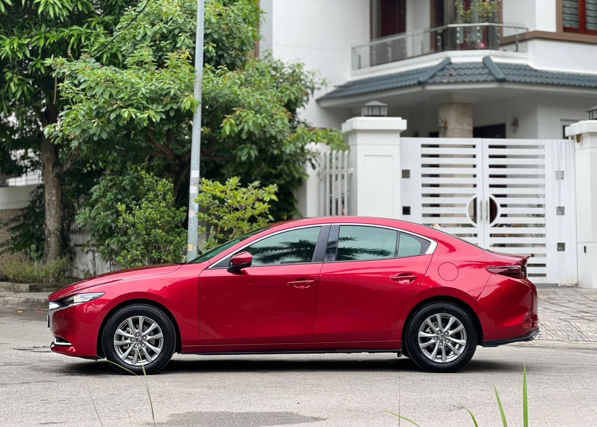 Ngỡ ngàng giá chào bán của Mazda3 'siêu lướt' mới lăn bánh vỏn vẹn 7.000 km 460106