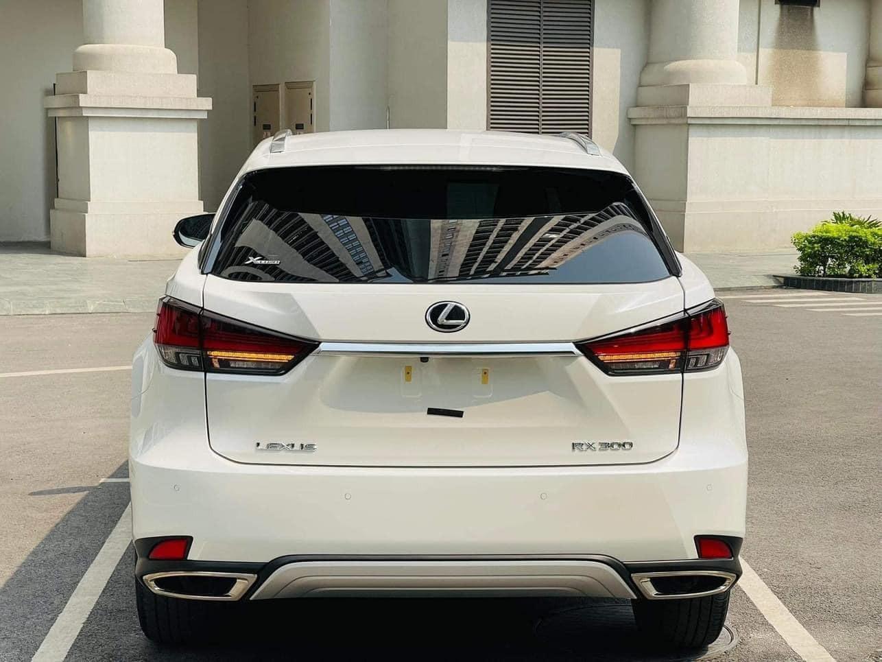 Sau 4 năm sử dụng, Lexus RX 300 'lướt' được rao bán với giá khó tin 461191