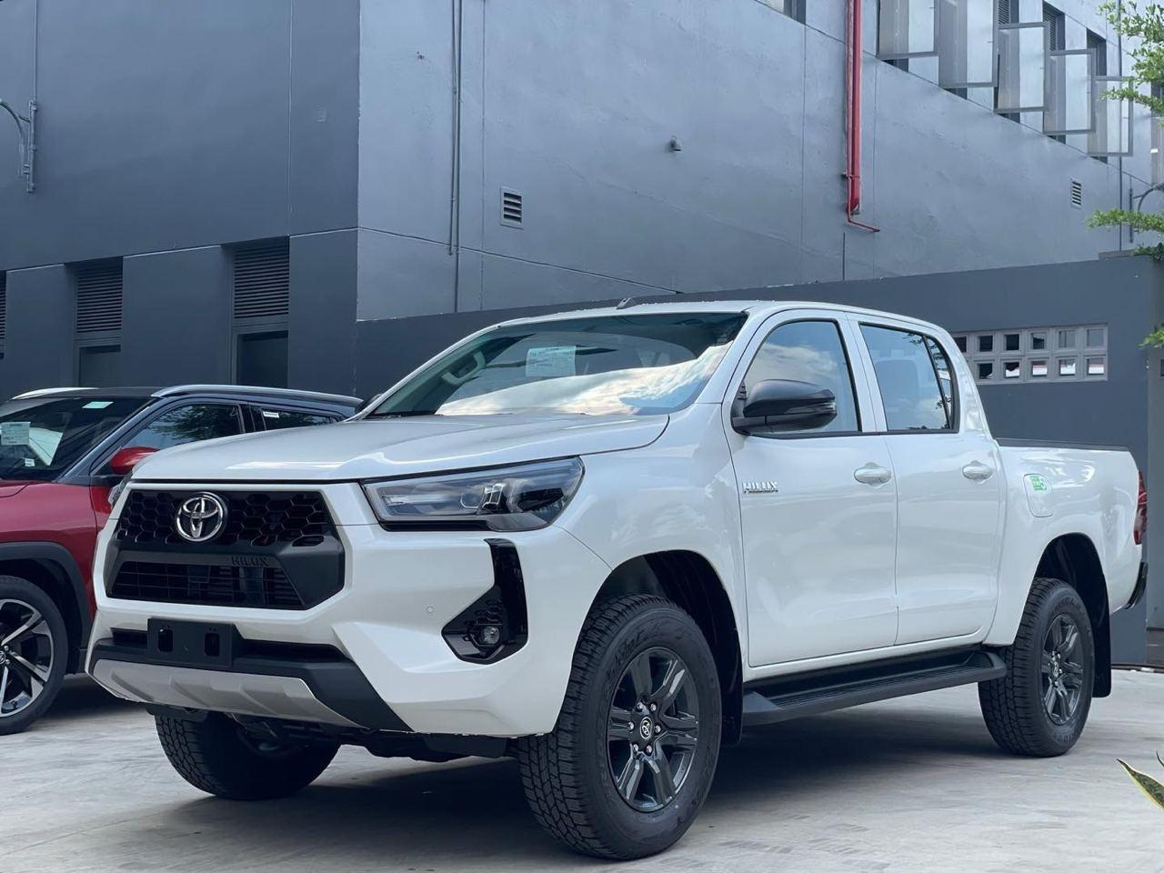 Toyota Hilux 2024 cập bến thị trường Việt, giá khởi điểm từ 688 triệu đồng 462201