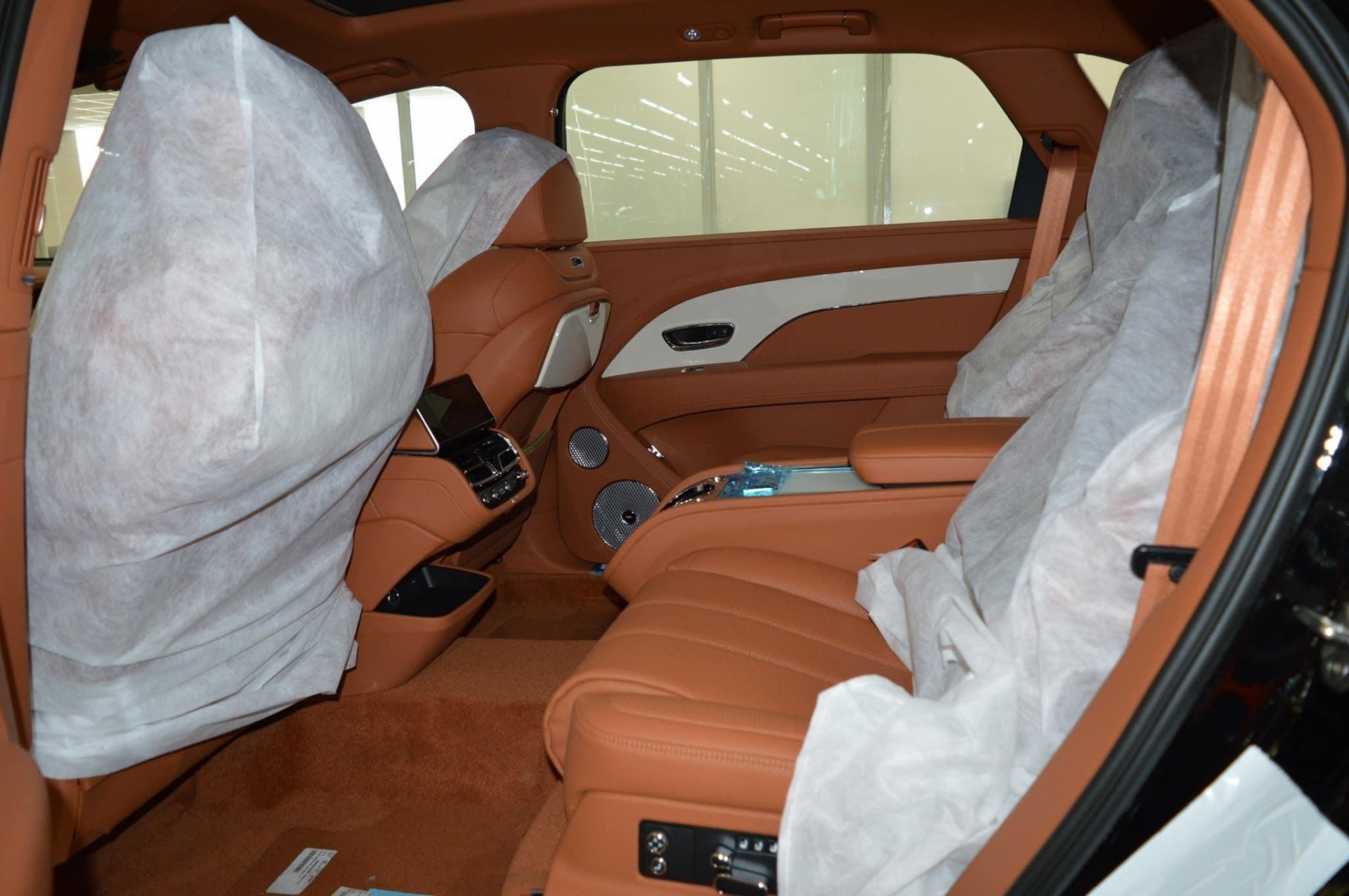 Chồng Đoàn Di Băng tậu cho vợ chiếc Bentley Bentayga trị giá gần 20 tỷ đồng 468336