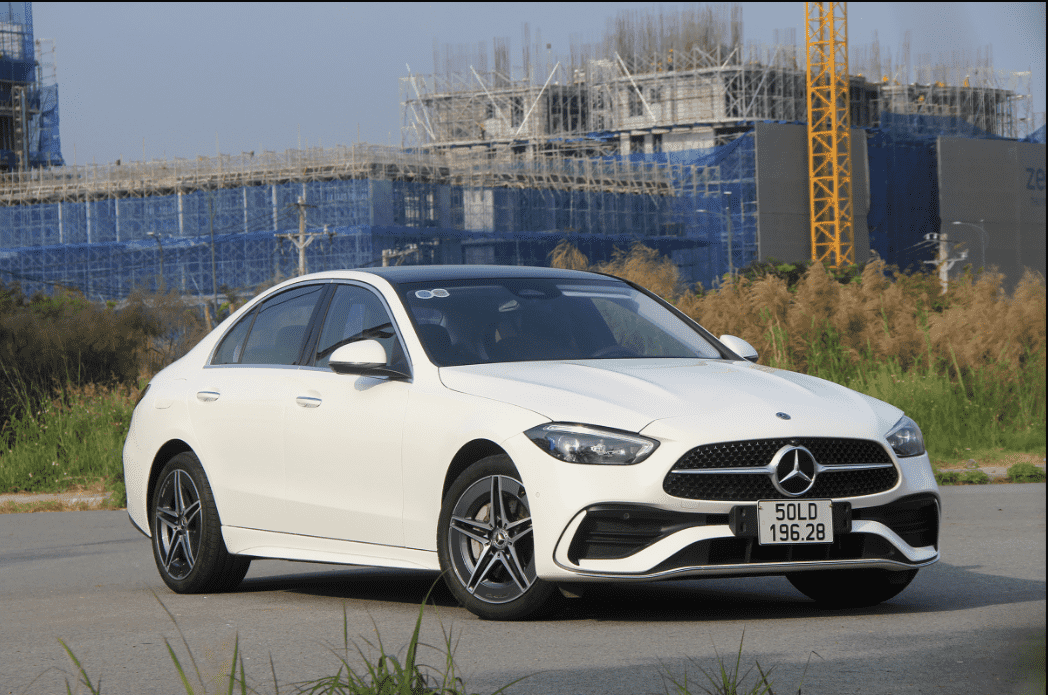 Mercedes-Benz C-Class sắp có thêm bản mới tại Việt Nam, 'ăn xăng' chỉ 1,5 lít/100 km 485395